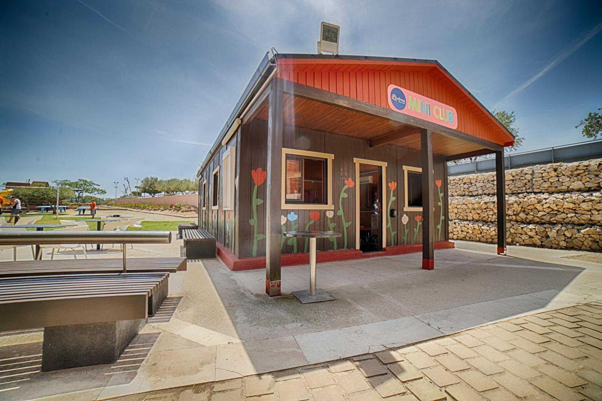 奥利威尔斯欧特斯酒店 El Perelló 外观 照片