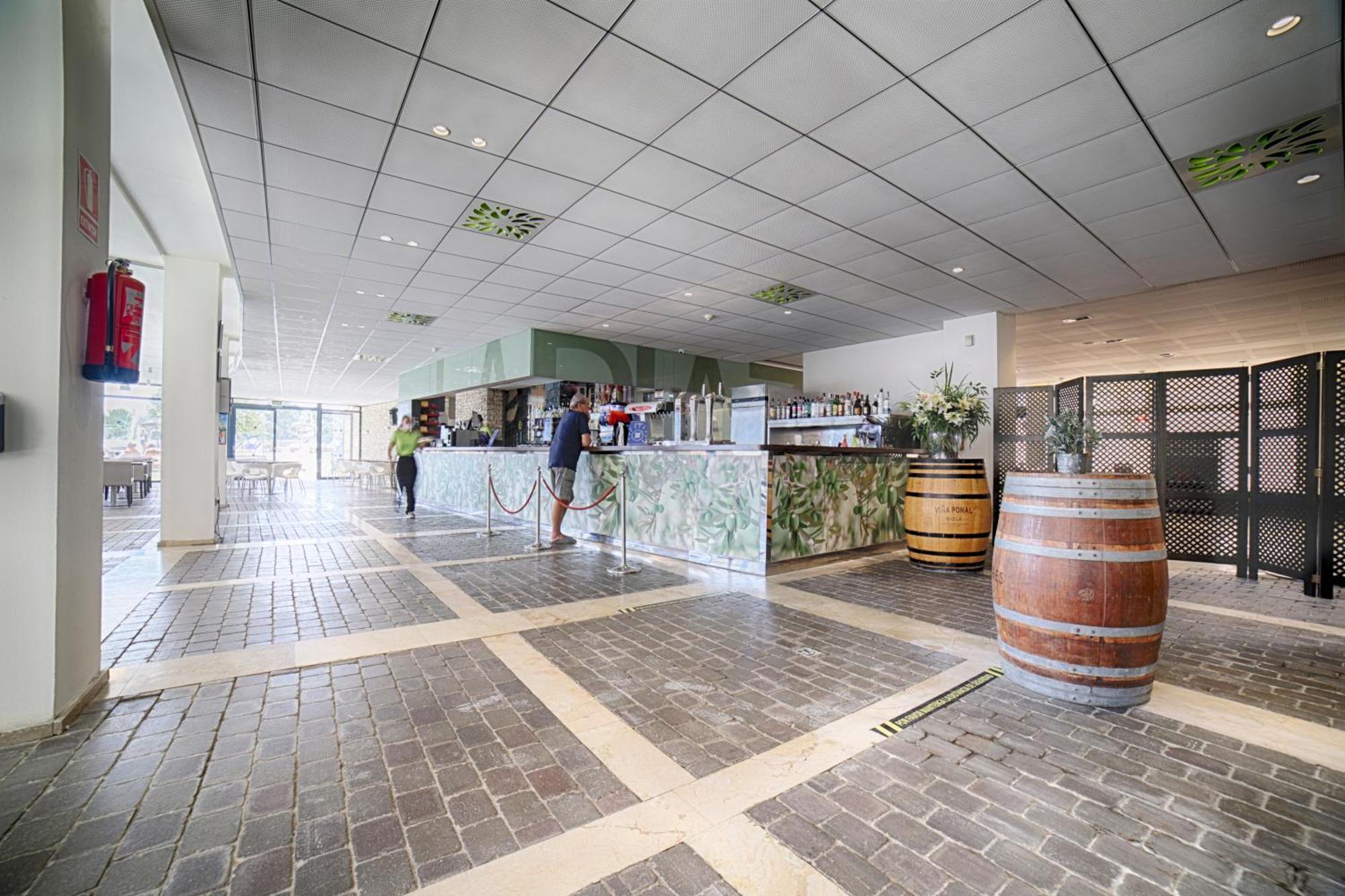 奥利威尔斯欧特斯酒店 El Perelló 外观 照片